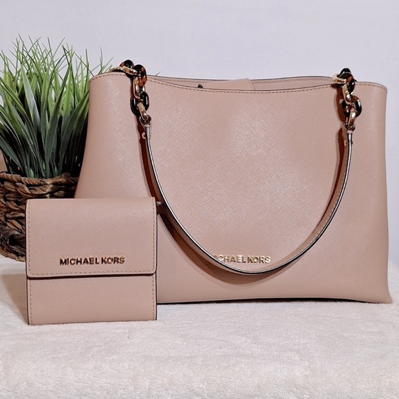 Michael Kors Tan Shoulder Bag - Picture 1 of 12